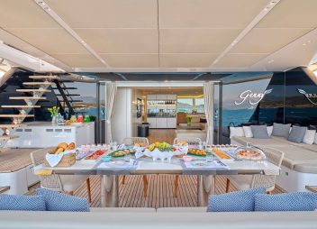 yacht charter catamaran Genny dining