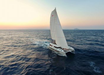 yacht charter catamaran Pixie