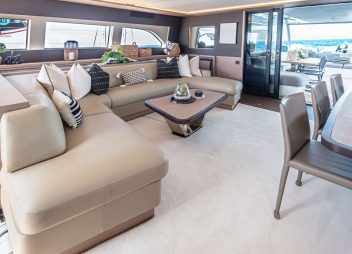 yacht charter C'est La Vie saloon