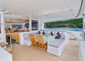 yacht charter dining Altesse