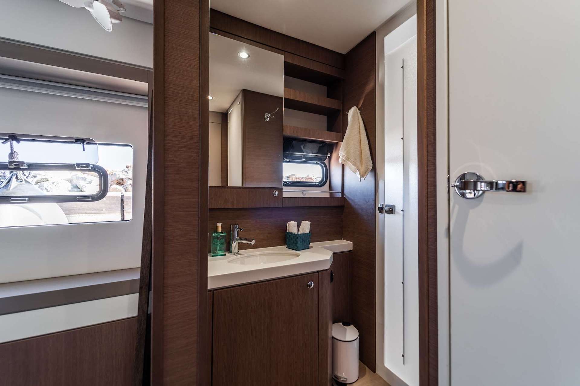 yacht charter double cabin Signature Concept