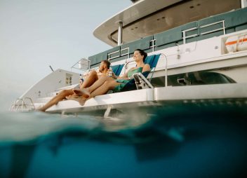 yacht charter Ebb & Flow relax
