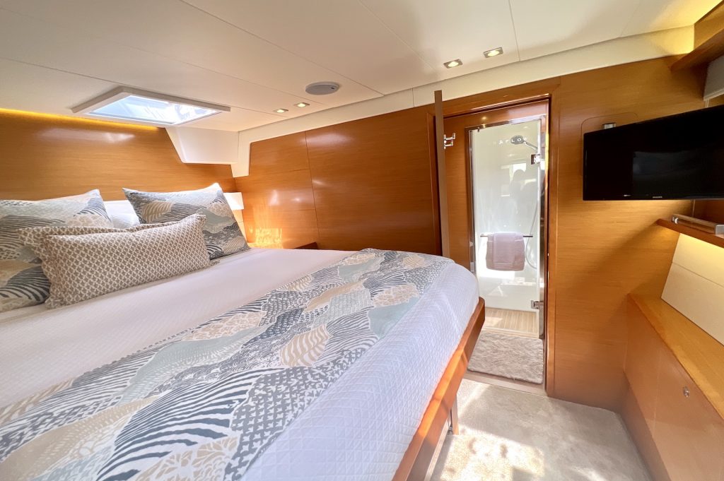 yacht charter Ebb & Flow cabin