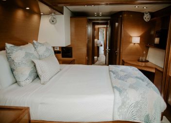 yacht charter Ebb & Flow cabin