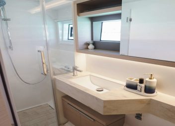 yacht charter Ether bathroom