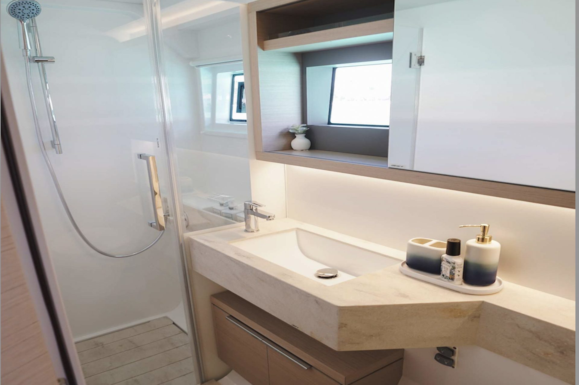 yacht charter Ether bathroom