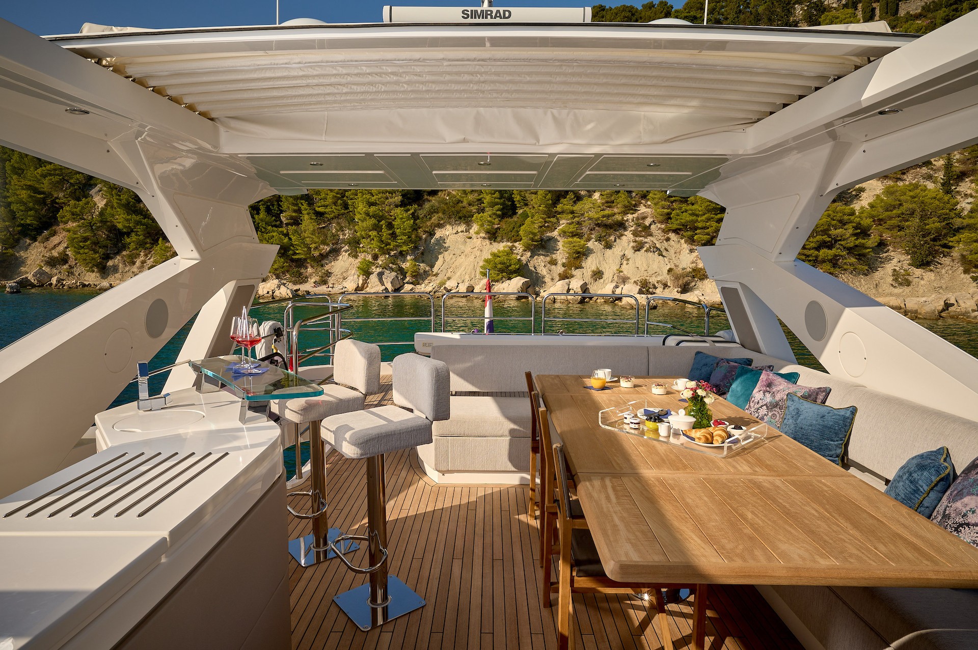yacht charter flybridge