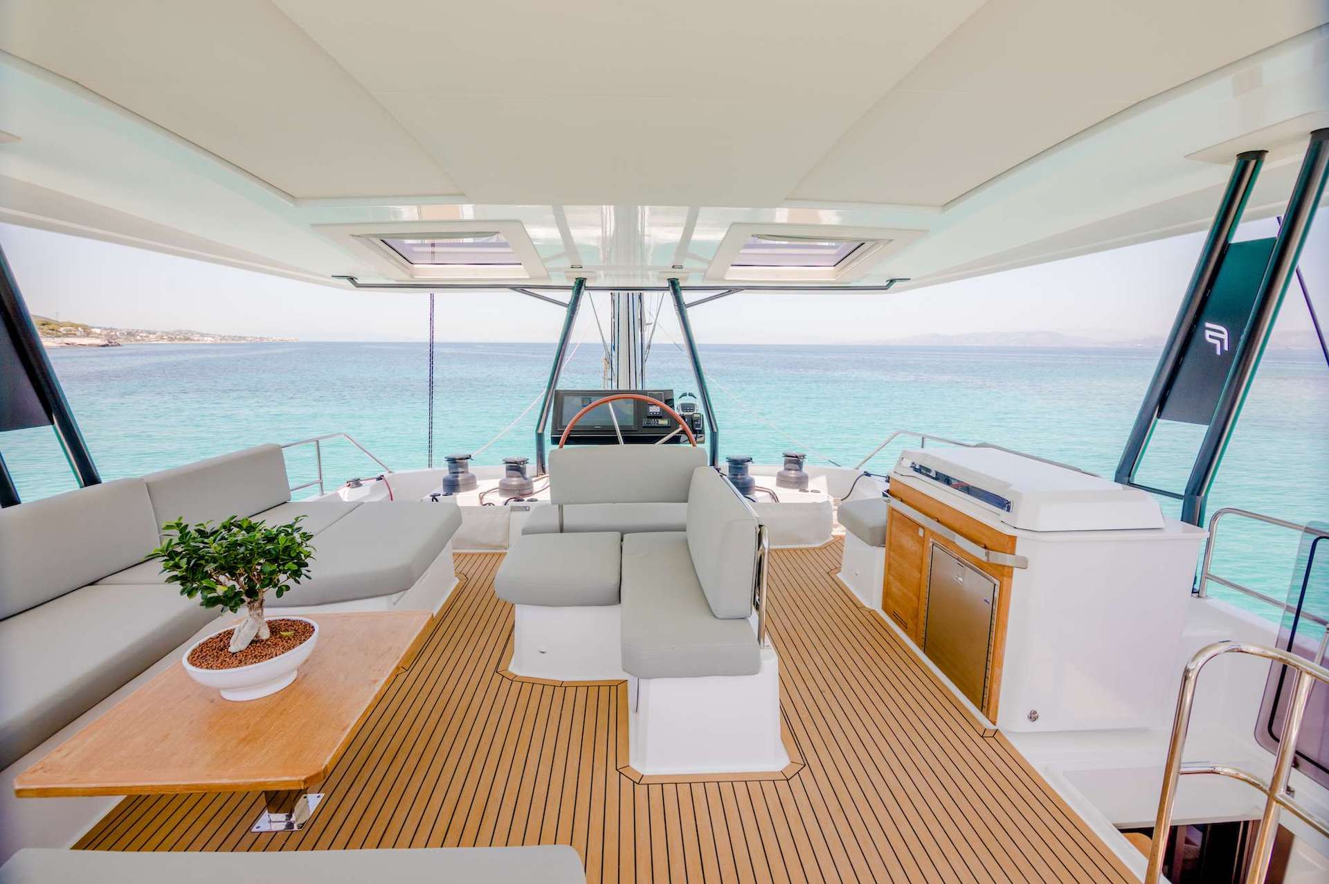 yacht charter flybridge Astoria