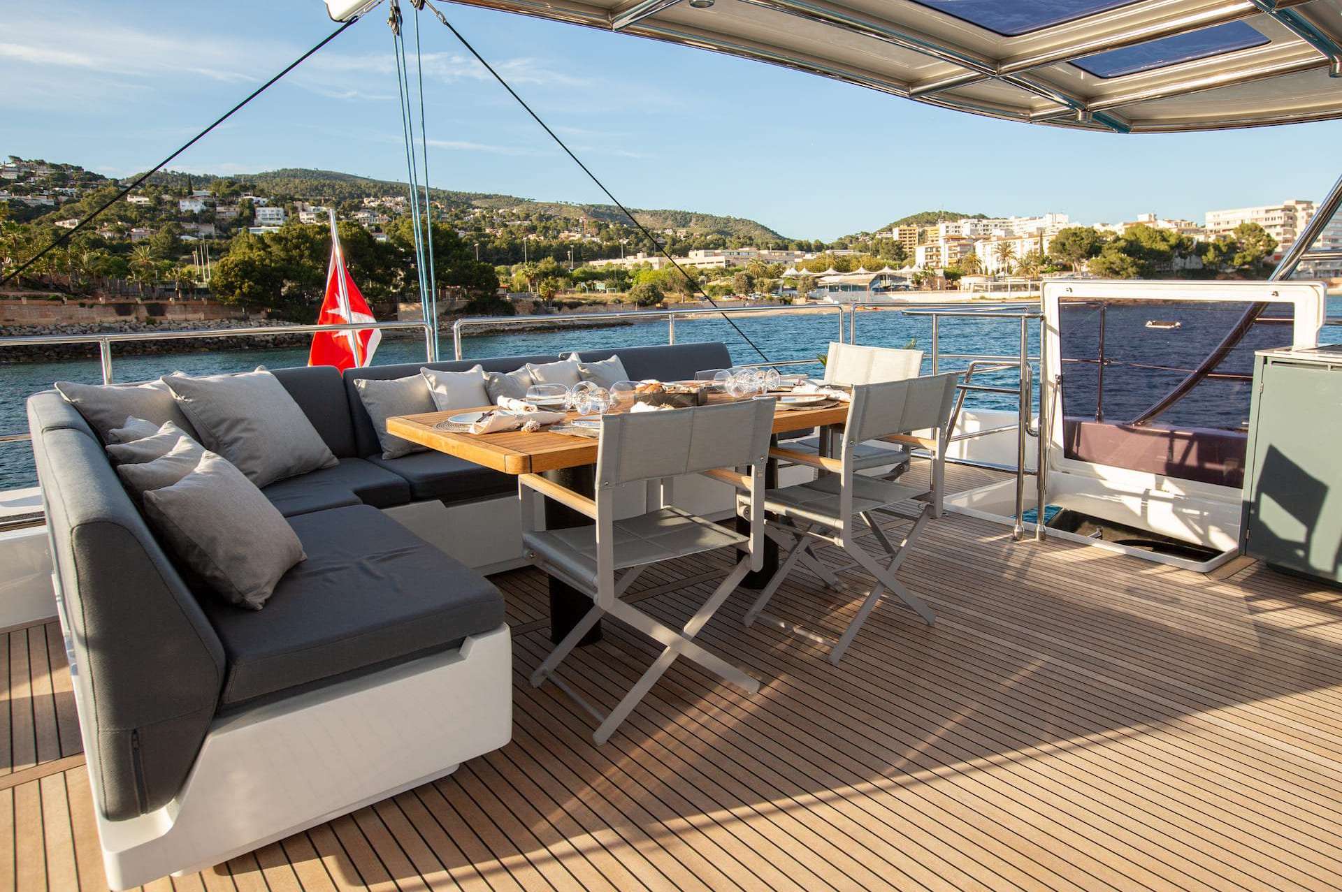 yacht charter fly bridge Sunbreeze