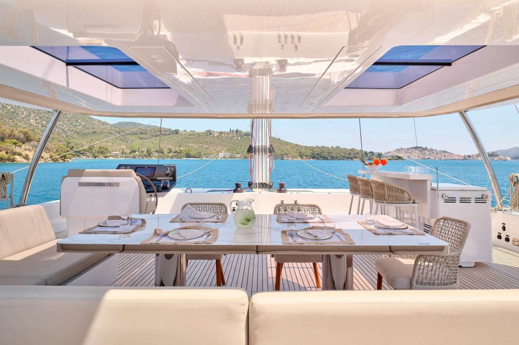 yacht charter Genny alfresco dining