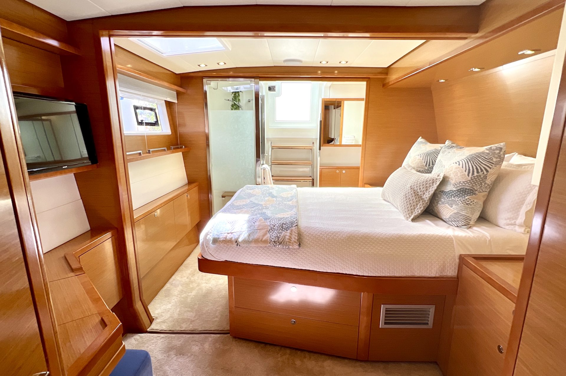 yacht charter guest cabin Ebb & Flow