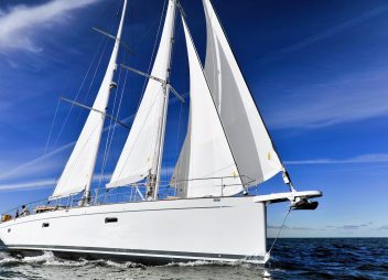 yacht charter Helene