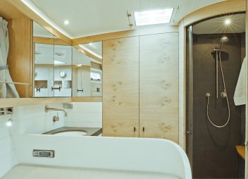 yacht charter Helene master cabin