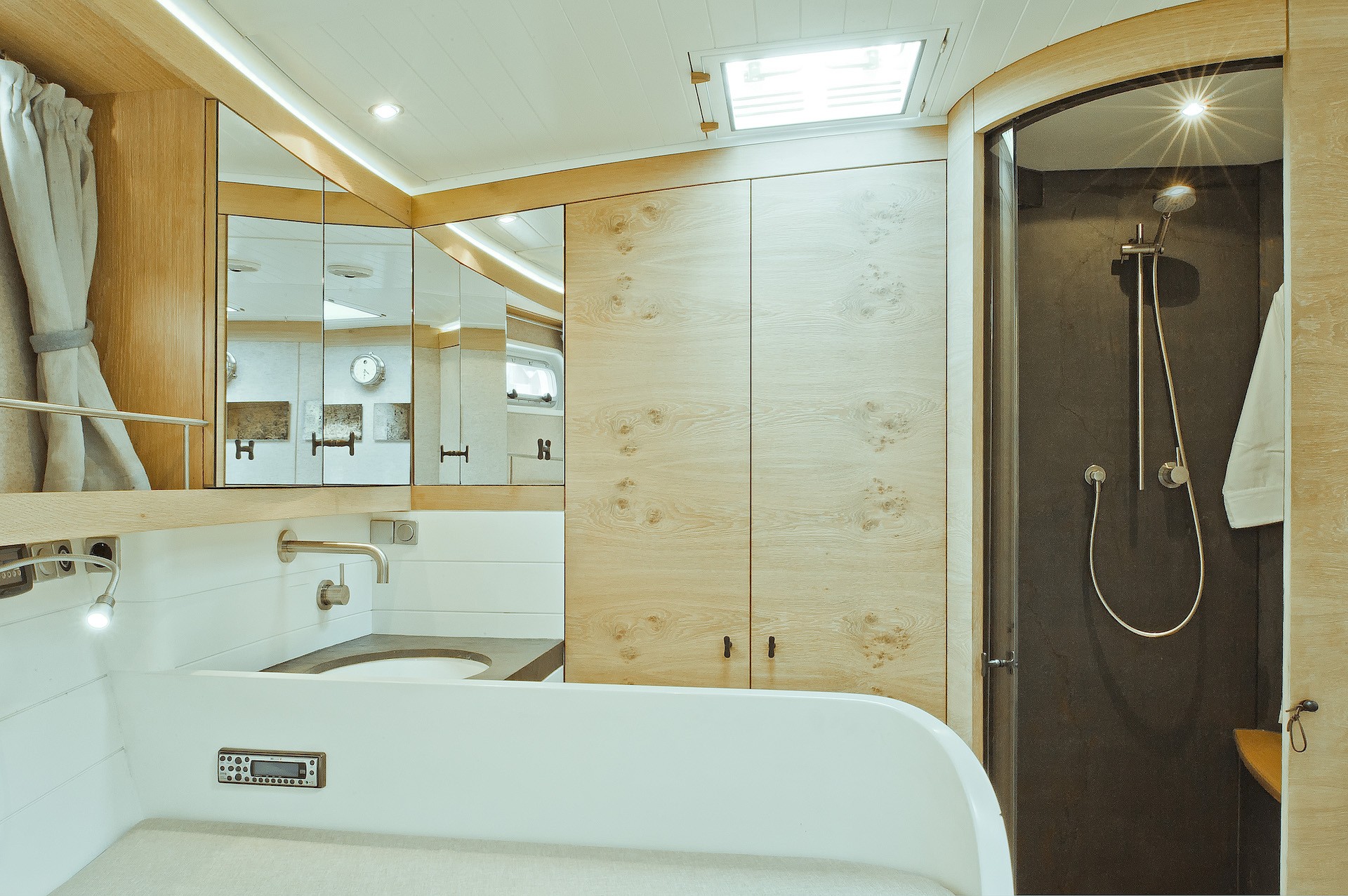 yacht charter Helene master cabin