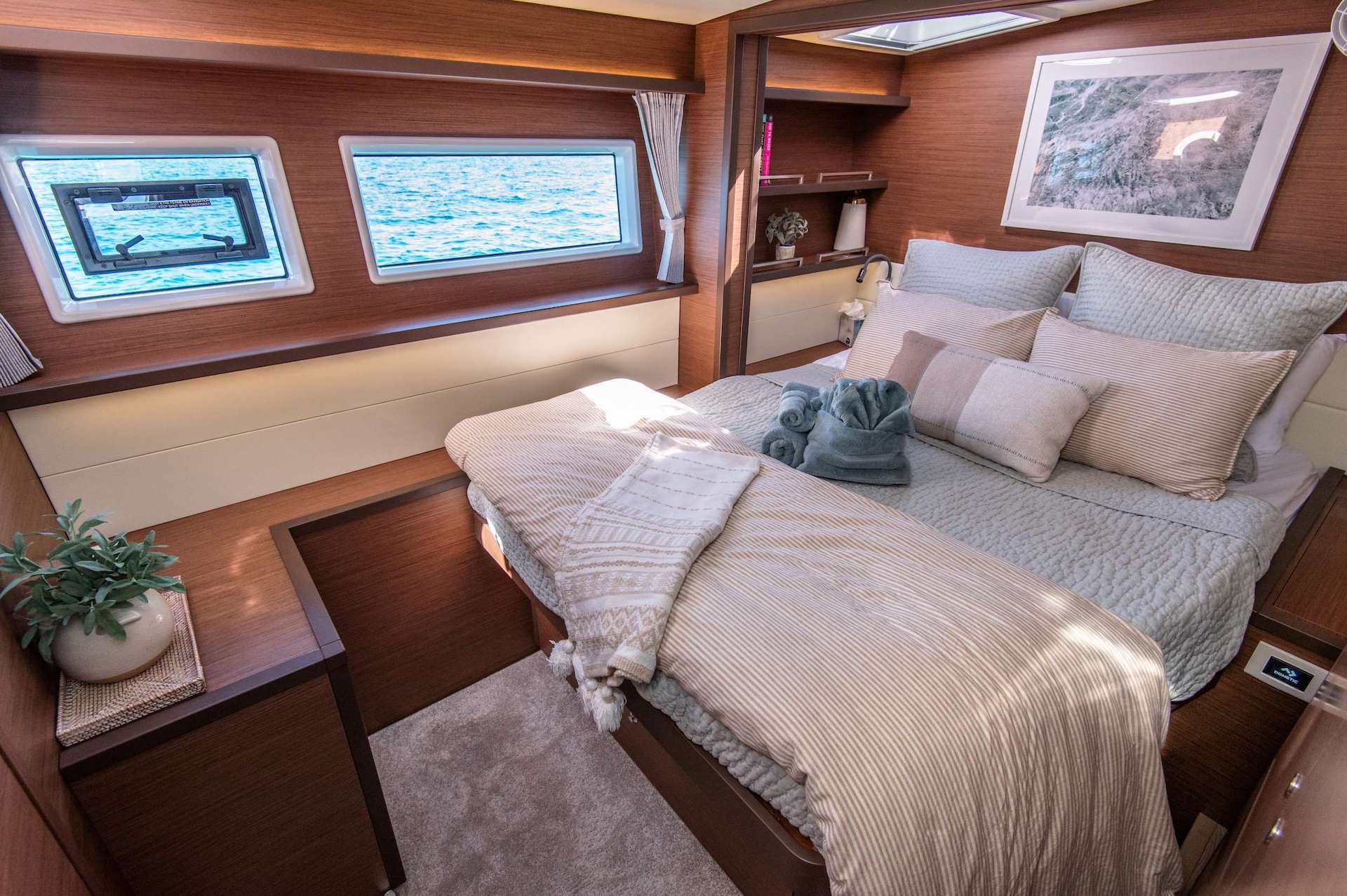 yacht charter Liquid Zen port aft cabin