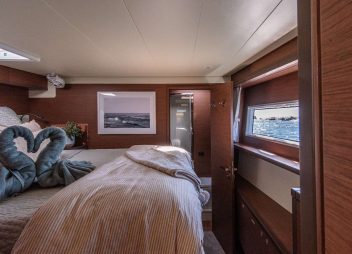 yacht charter Liquid Zen starboard forward cabin