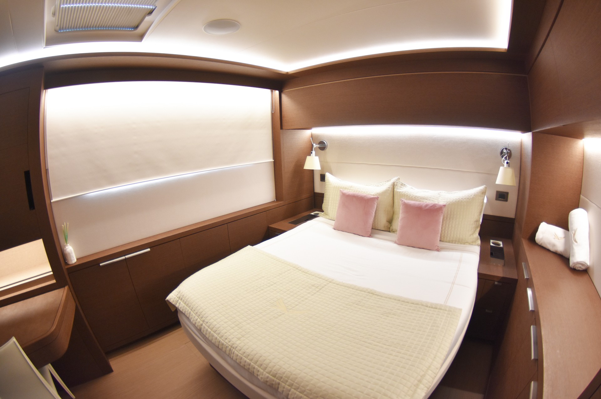 yacht charter Mariah Princess iii cabin