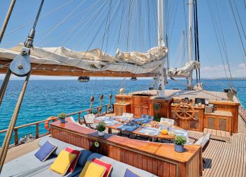 yacht charter Myra luxury deck