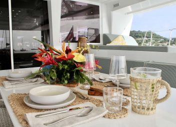 yacht charter Nomada dining