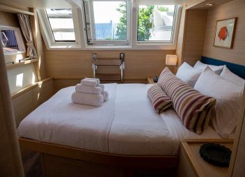 yacht charter Nomada guest cabin