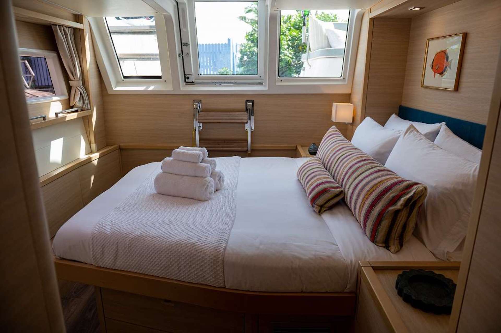 yacht charter Nomada guest cabin