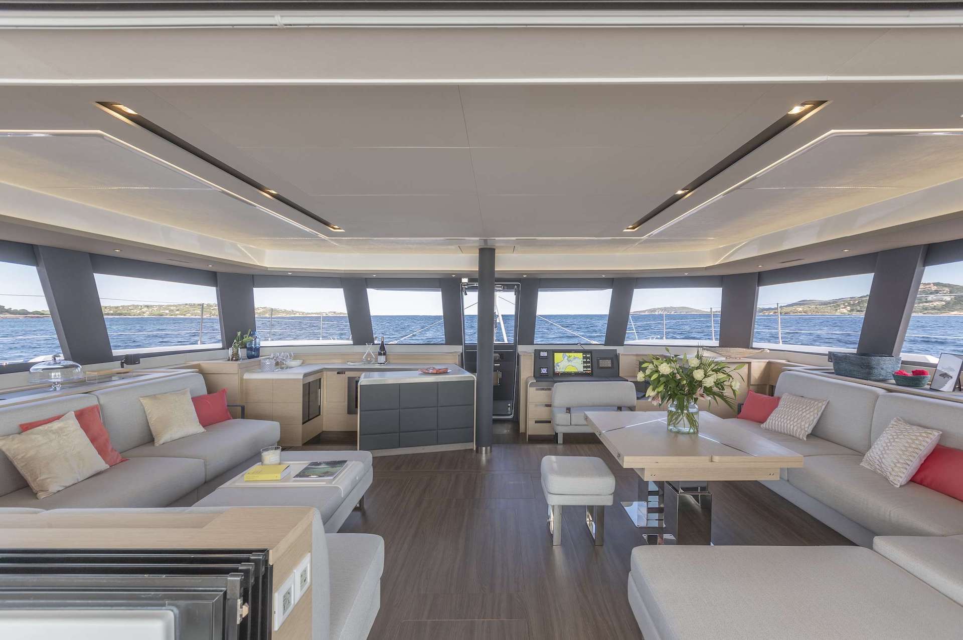 yacht charter Pixie salon