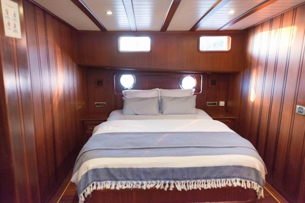 yacht charter Primadonna forward cabin