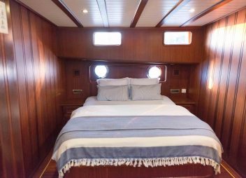 yacht charter Primadonna forward cabin