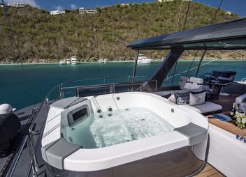 yacht charter Relentless jacuzzi