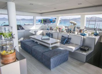 yacht charter Relentless saloon