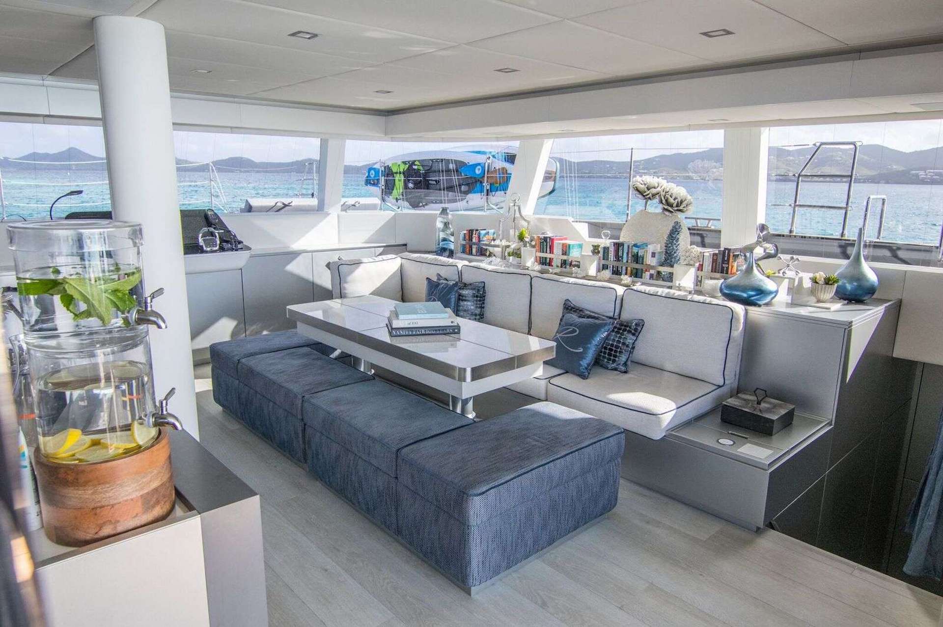 yacht charter Relentless saloon