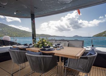 yacht charter Relentless II dining