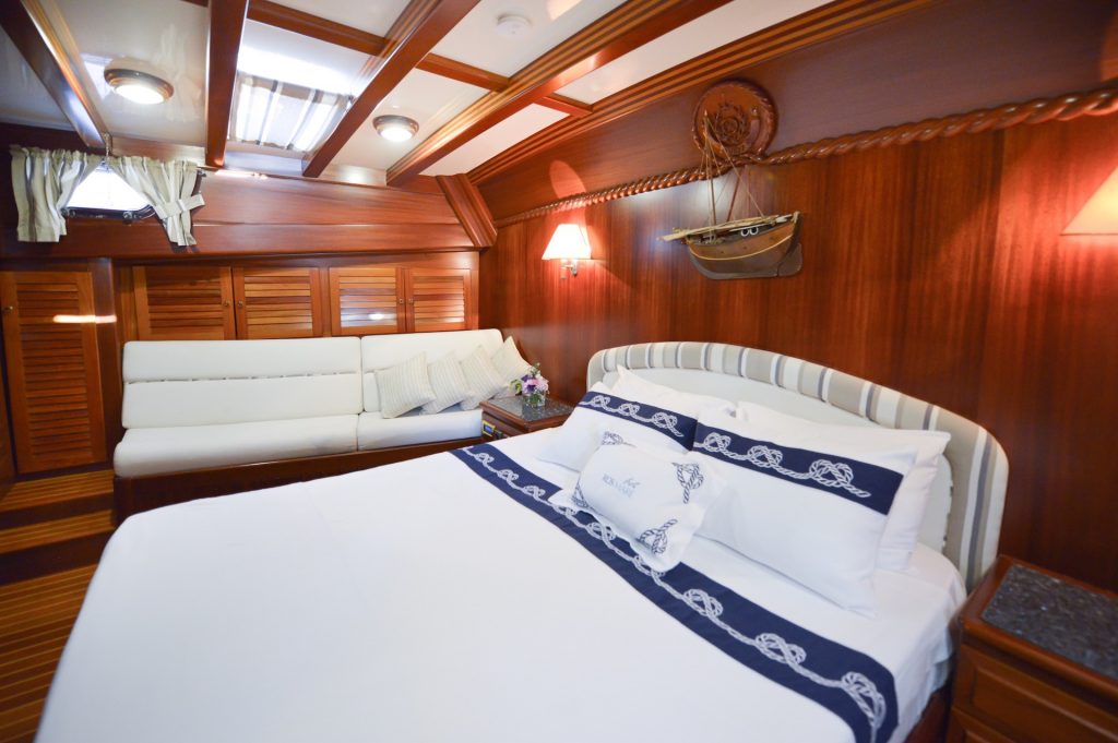 yacht charter Ros Mare cabin