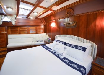 yacht charter Ros Mare cabin