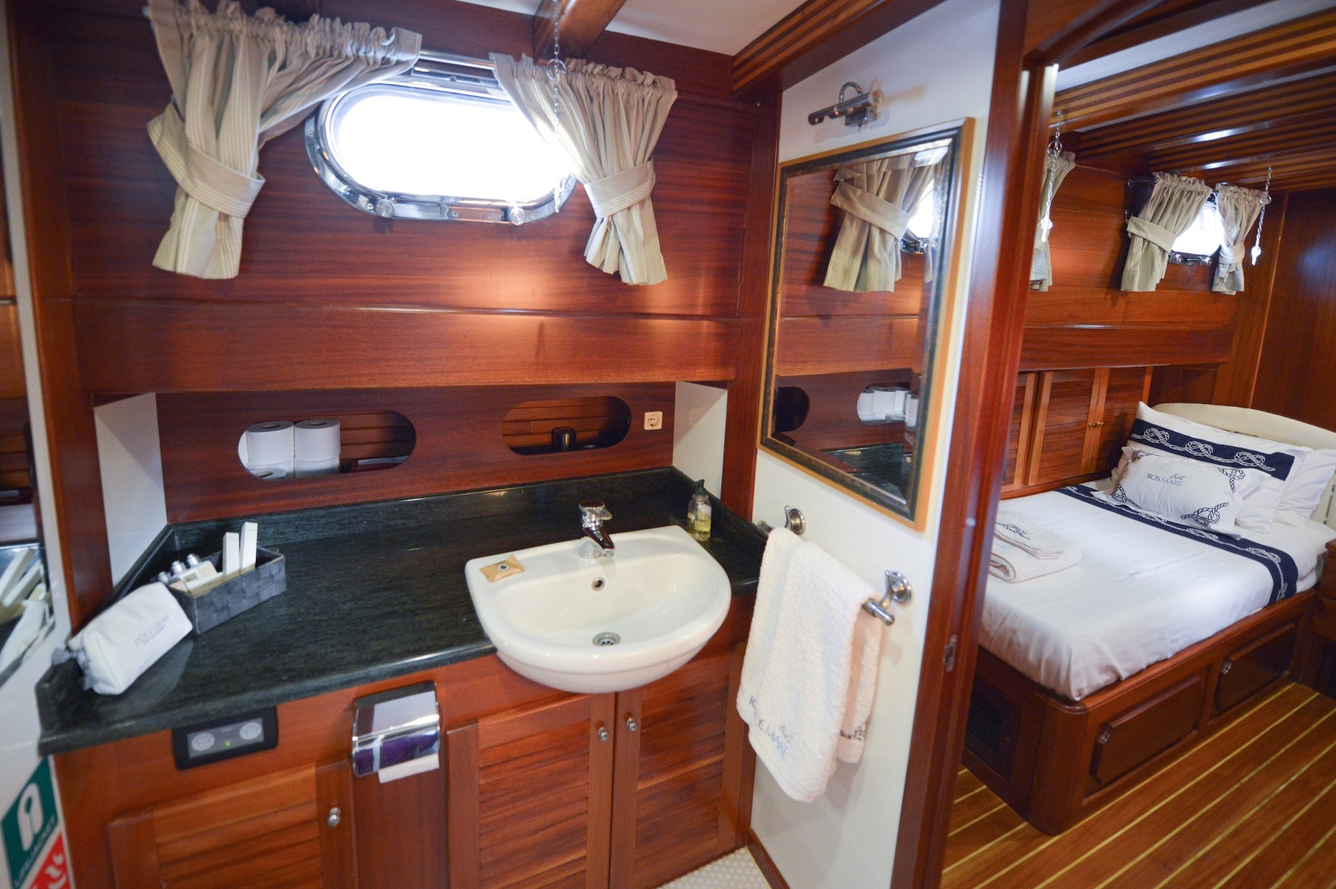 yacht charter Ros Mare cabin bathroom