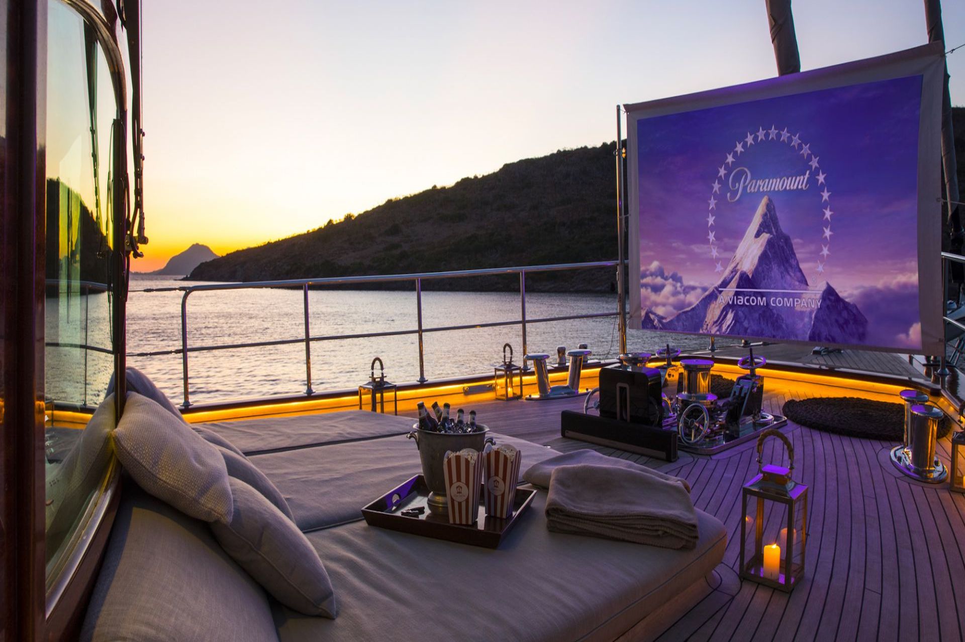 yacht charter Satori cinema