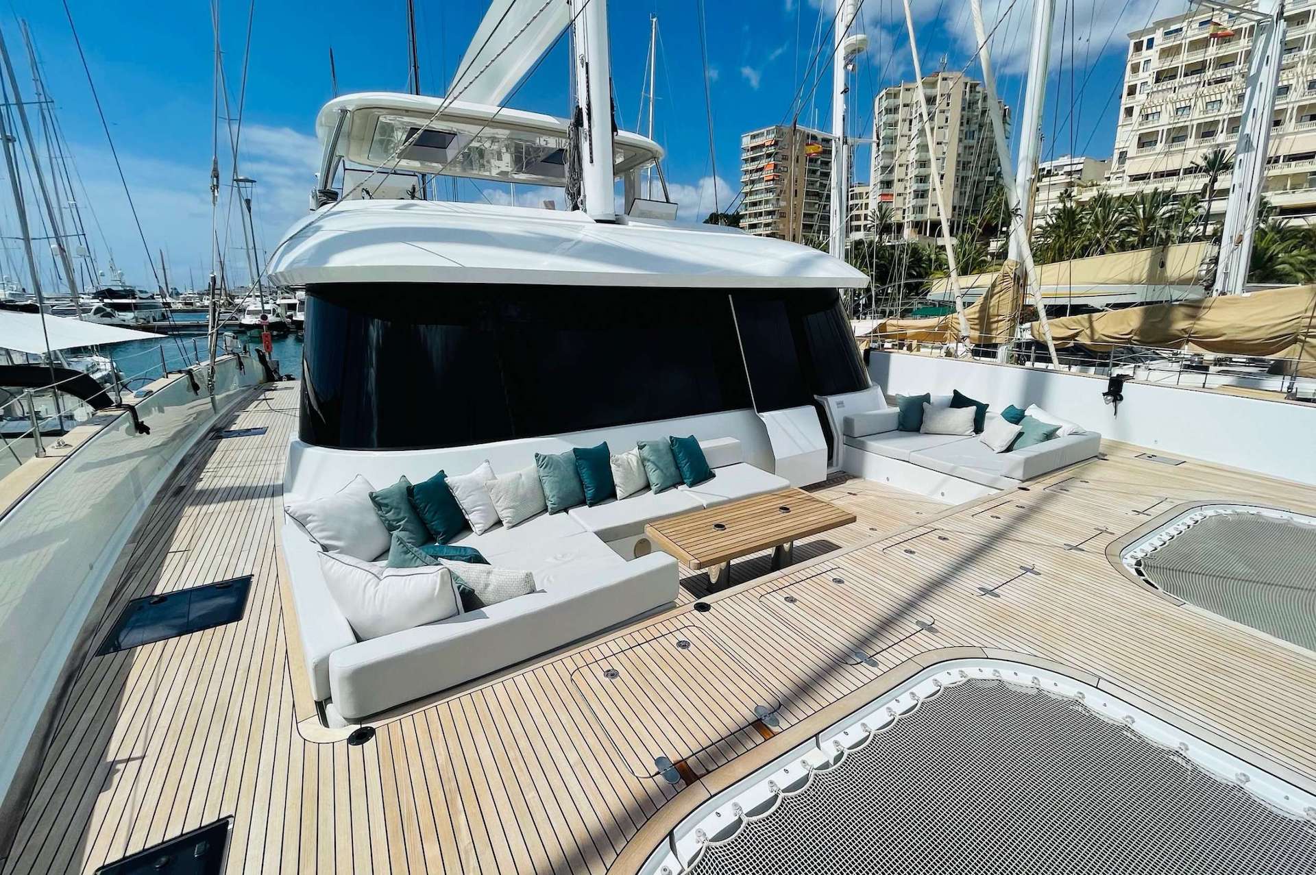 yacht charter Seaclusion luxury seating