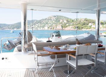 yacht charter Seazen II aft dining