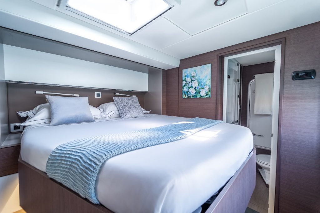 yacht charter Signature Vision cabin