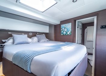 yacht charter Signature Vision cabin