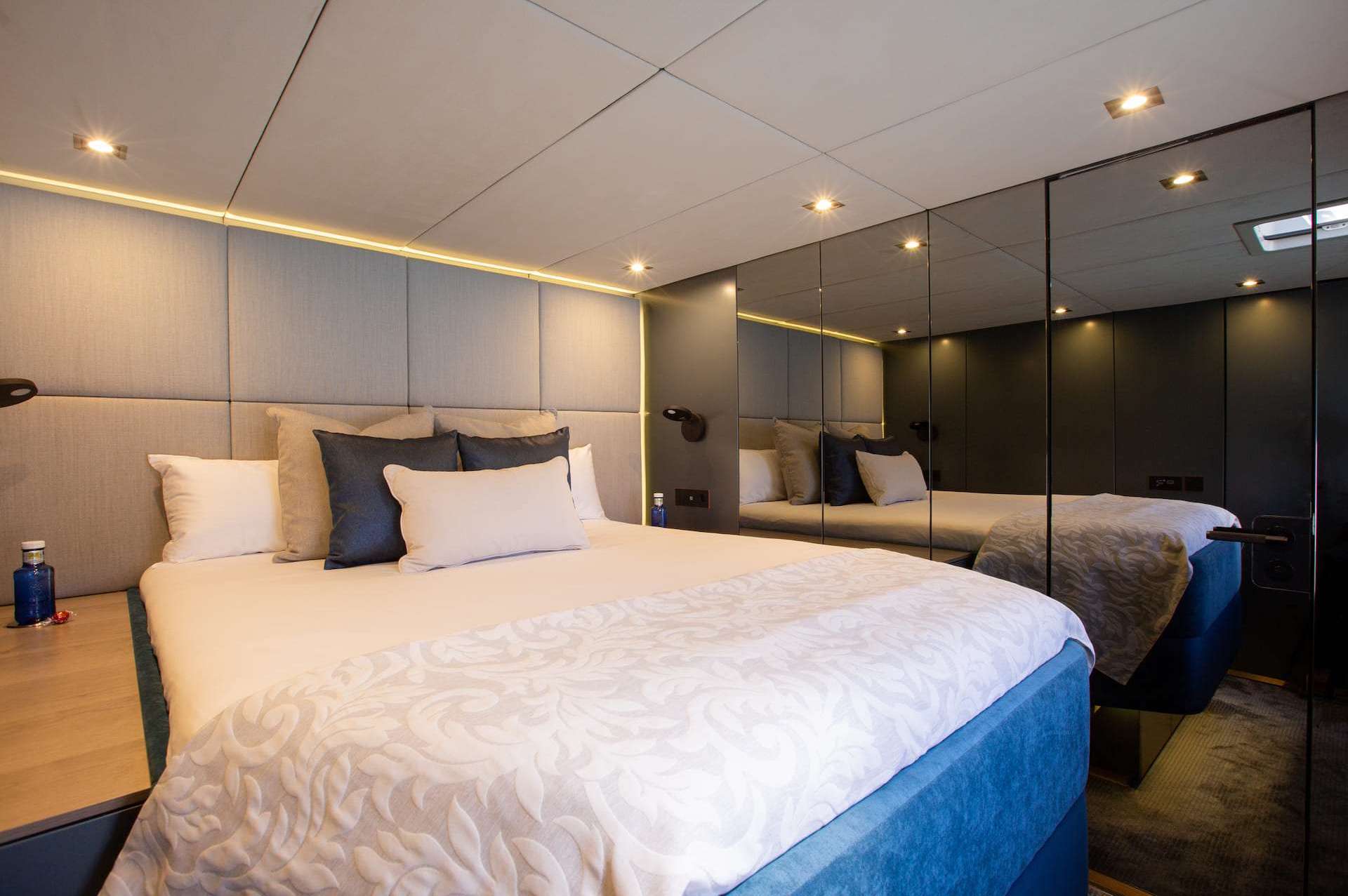 yacht charter Sunbreeze cabin