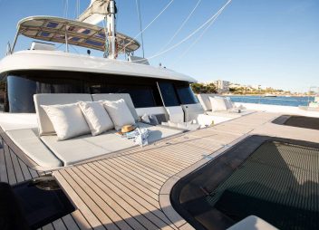 yacht charter Sunbreeze sun lounger