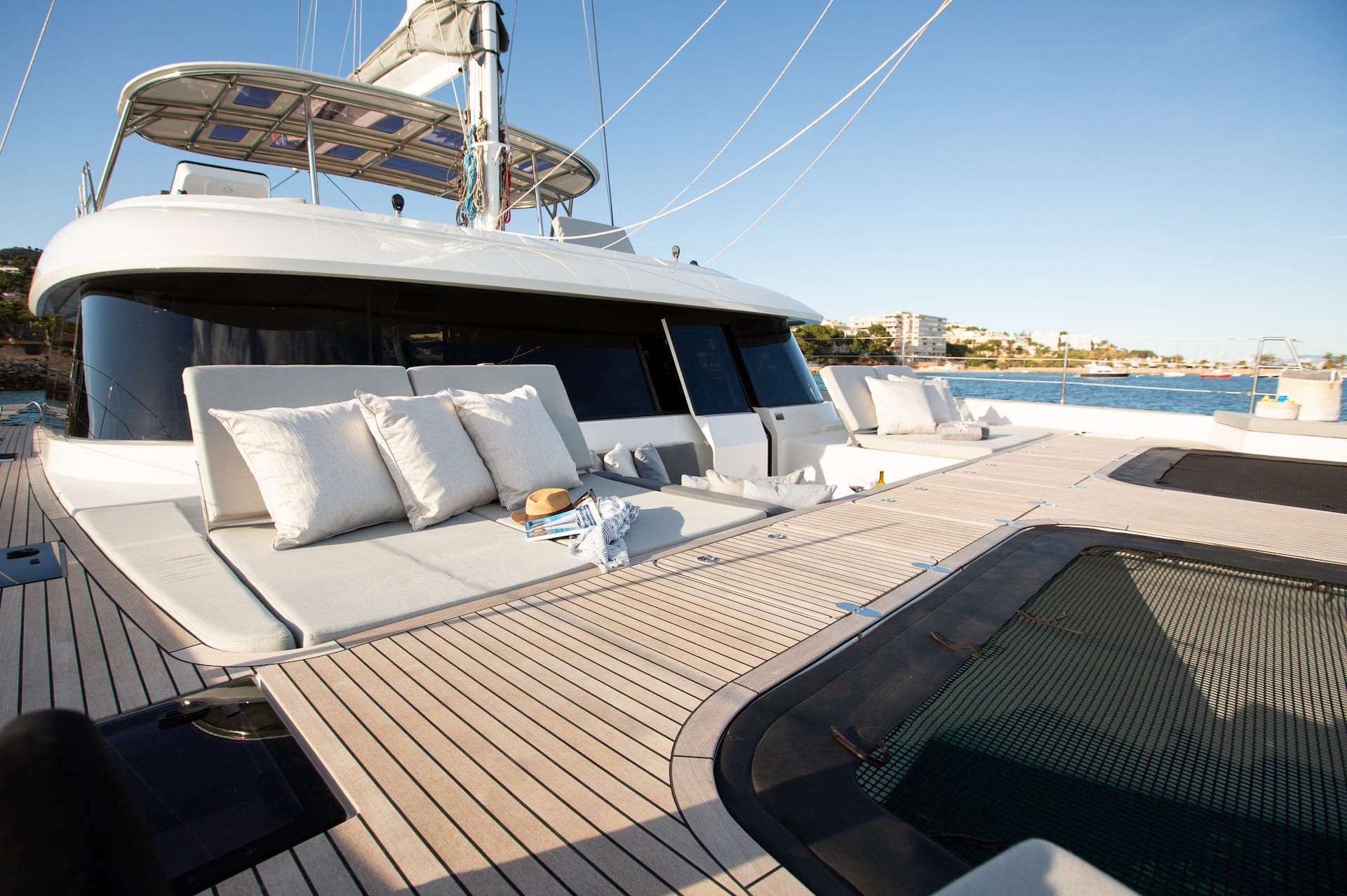 yacht charter Sunbreeze sun lounger