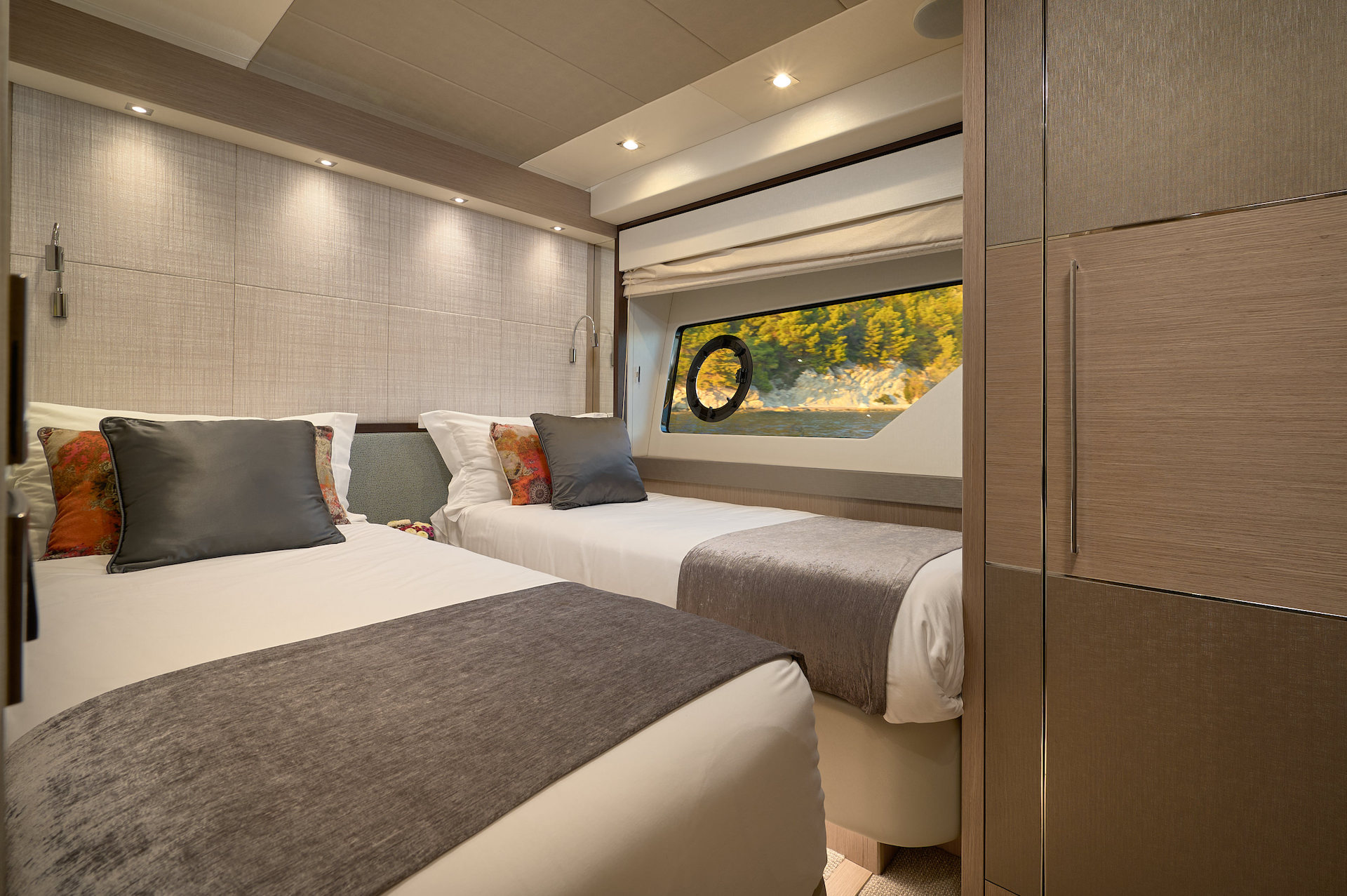 yacht charter twin cabin Hideaway1