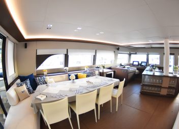 yacht Mariah Princess iii interior