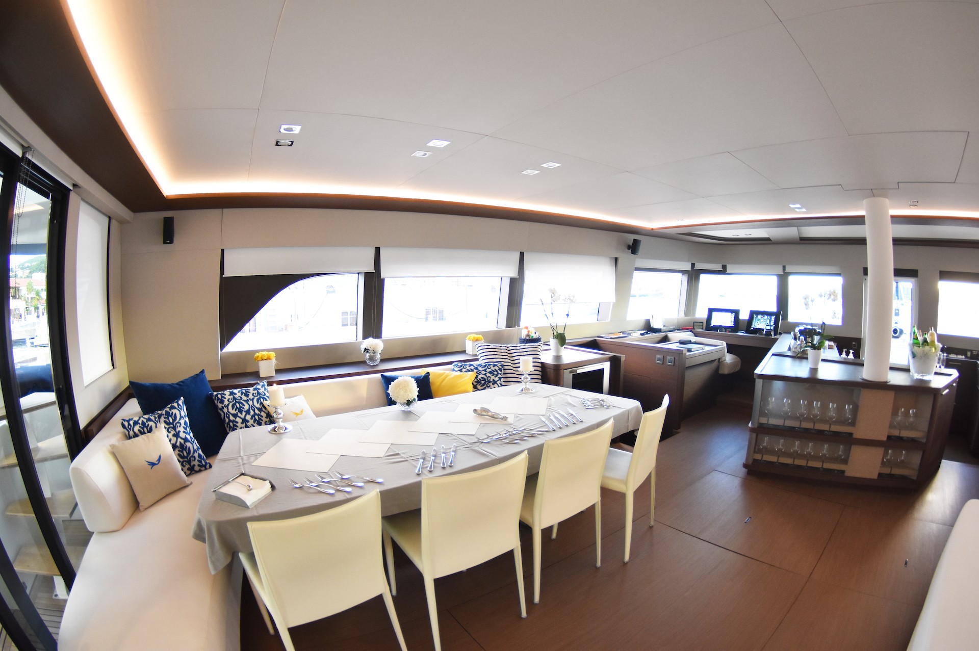 yacht Mariah Princess iii interior