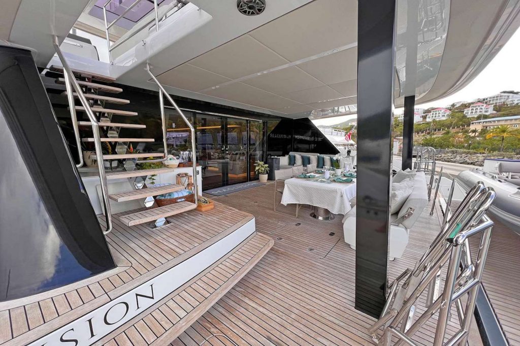 yacht Seaclusion dining area