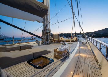 crewed yacht charter Zanziba deck