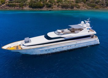 luxury crewed yacht charter Shooting Star