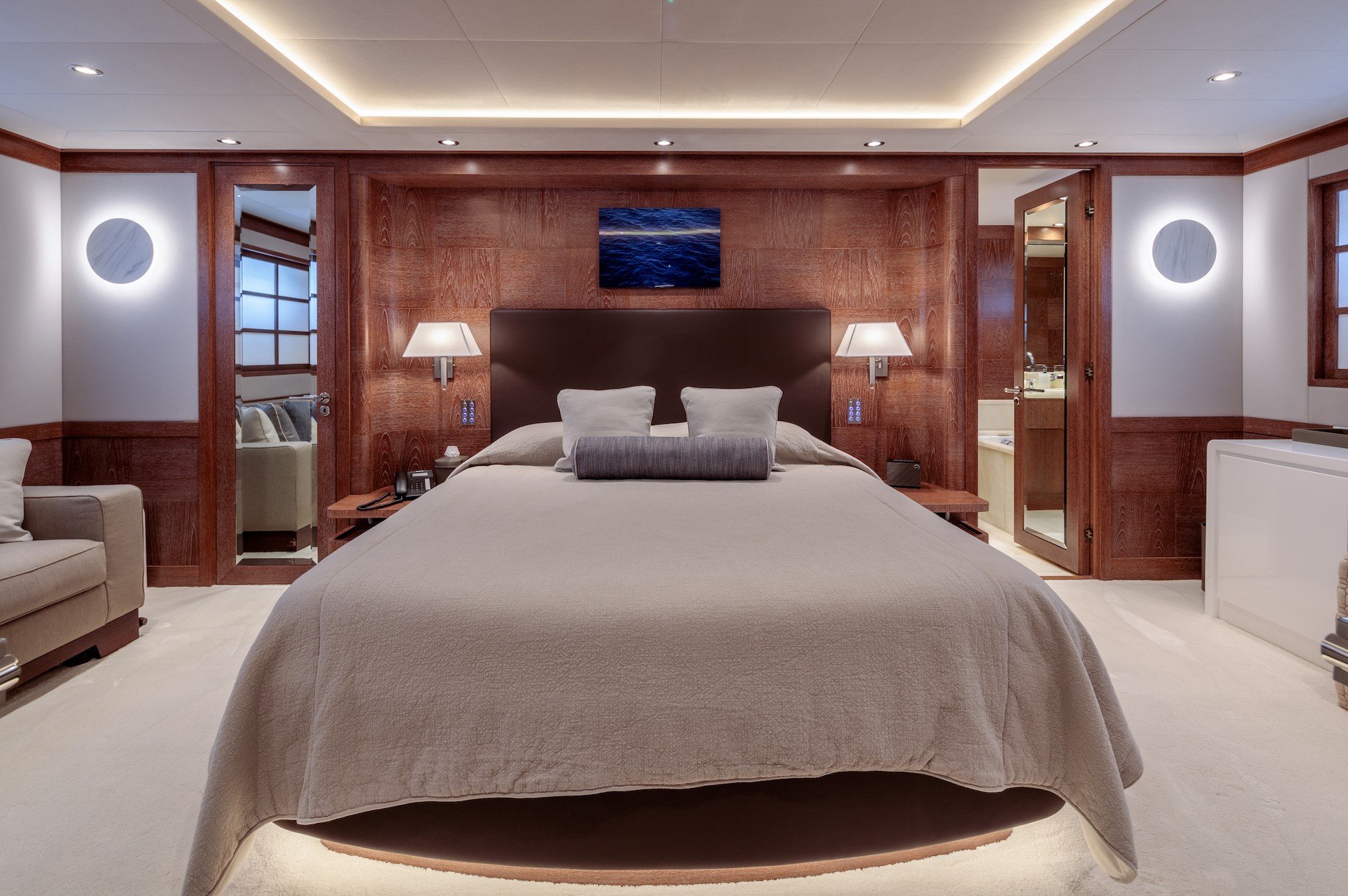 master cabin yacht charter Shooting Star